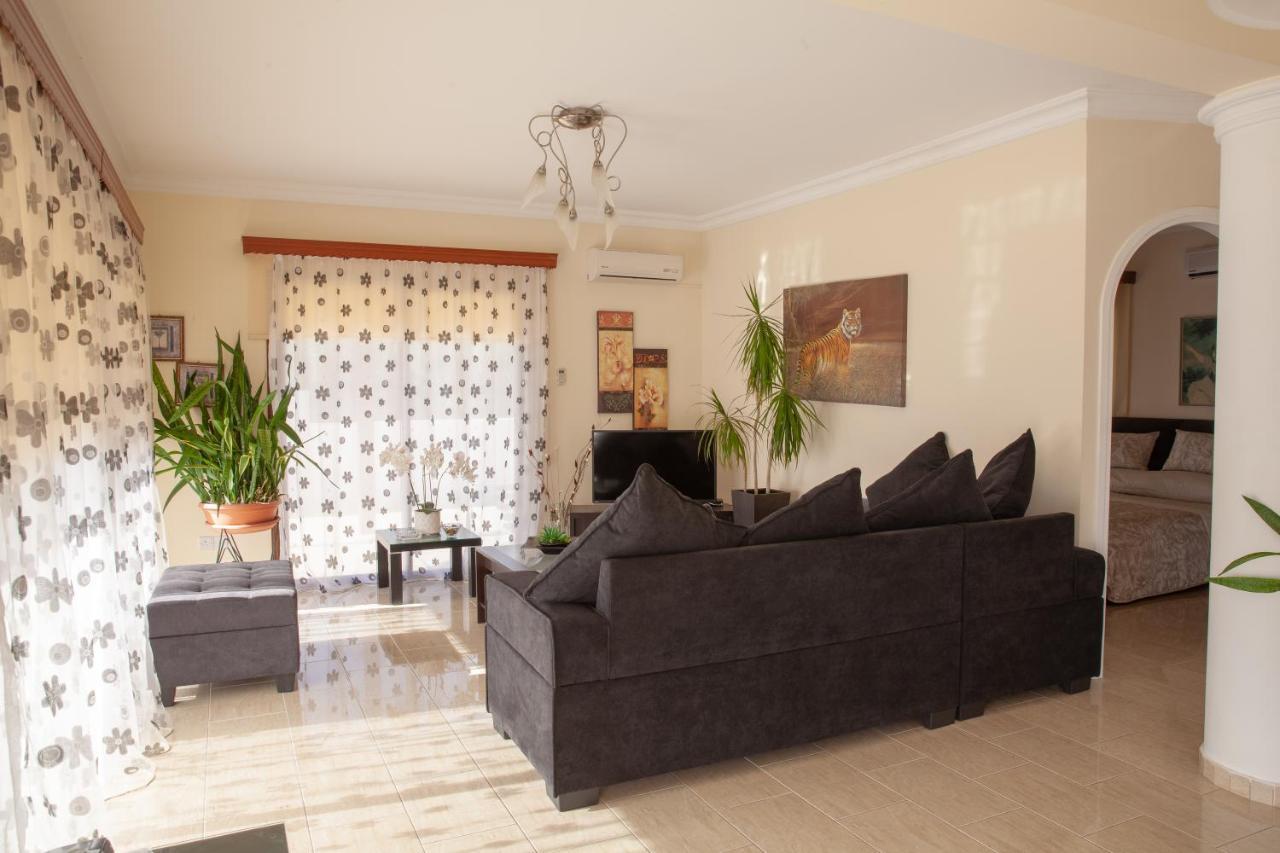 Villa Paradise Paphos Esterno foto